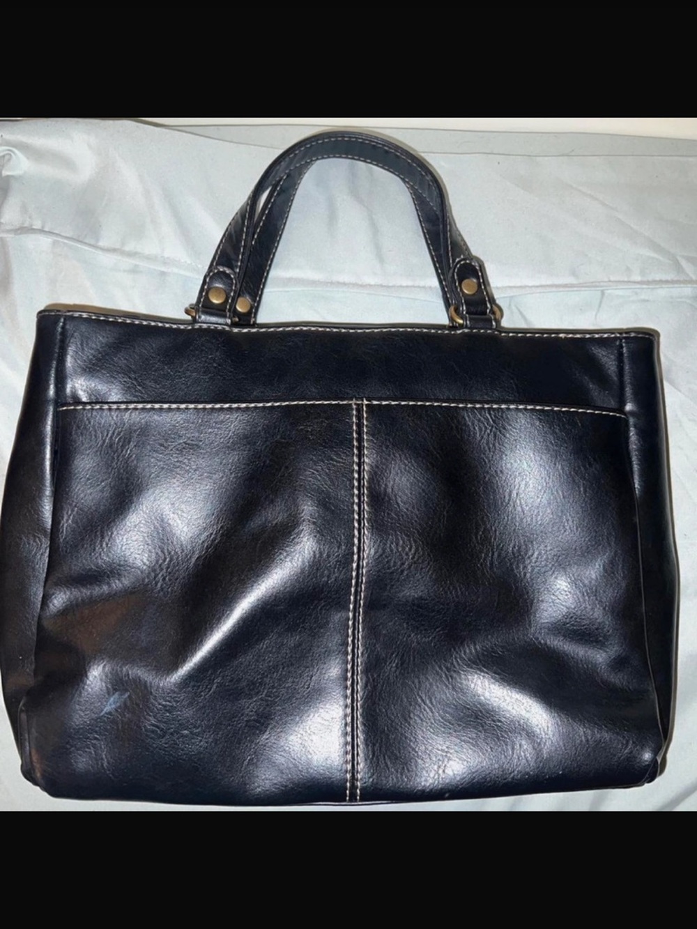 “Pre-Owned” Great Condition!  Relic Black Leather Logo Patch Handbag